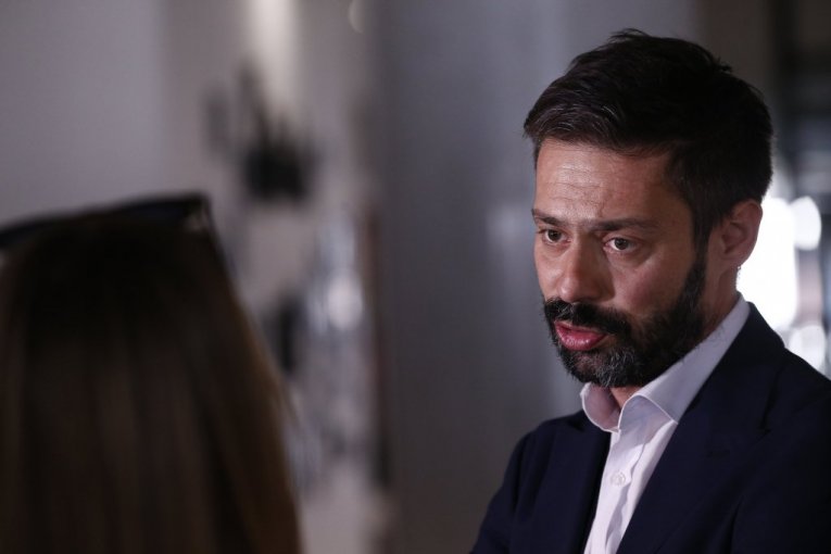 KAKVA JE TO SREĆA BILA! Milan Vasić podelio nikad viđenu fotografiju iz svog života i raznežio mnoge! (FOTO)