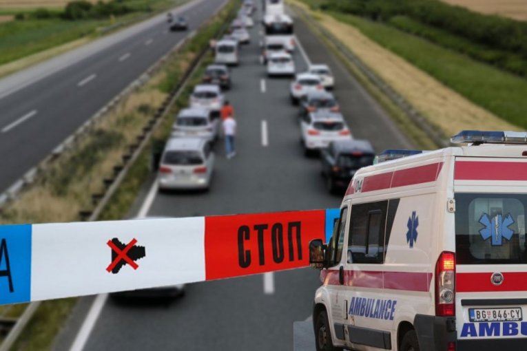 KAMION PROBIO OGRADU I OSTAO IZMEĐU DVE TRAKE! Haos na auto-putu kod Aleksinca! (VIDEO)