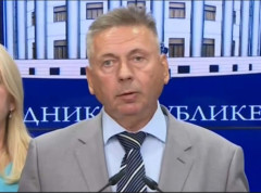 Očigledno da se zakonodavna funkcije u Bosni i Hercegovini može vršiti bez parlamenta