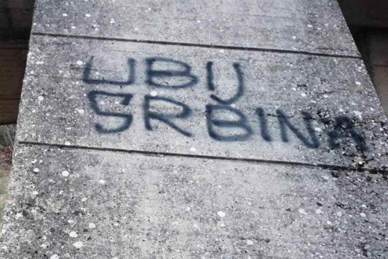 „UBIJ SRBINA“ I „MARŠ IZ HRVATSKE“! Skandalozni grafiti osvanuli na školi u Splitu!