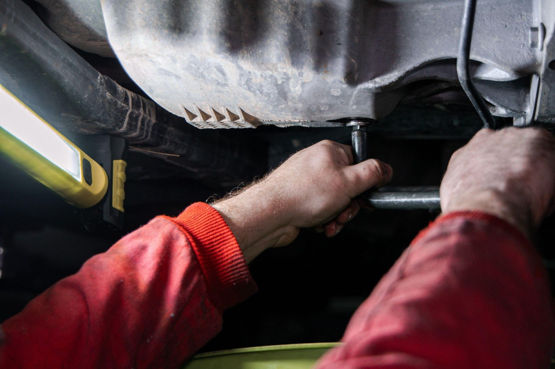 Šta ako se zaglavi čep kartera pri zameni ulja?