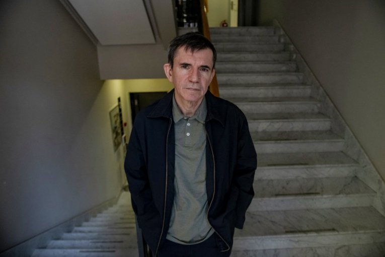 ISPLIVAO NOVI SNIMAK SLAVKA ŠTIMCA! Glumac uhvaćen šta radi na pauzi u pozorištu! (VIDEO)