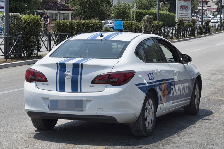 POTUKLI SE ODBORNICI, NAJDEBLJI KRAJ IZVUKLA ŽENA! Haos u zgradi opštine, oglasila se policija!