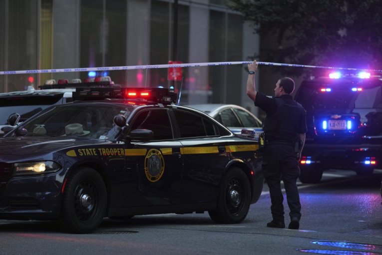 STRAVIČAN NAPAD U TRŽNOM CENTRU! Krvavi prizor na CRNI PETAK, ljudi u panici