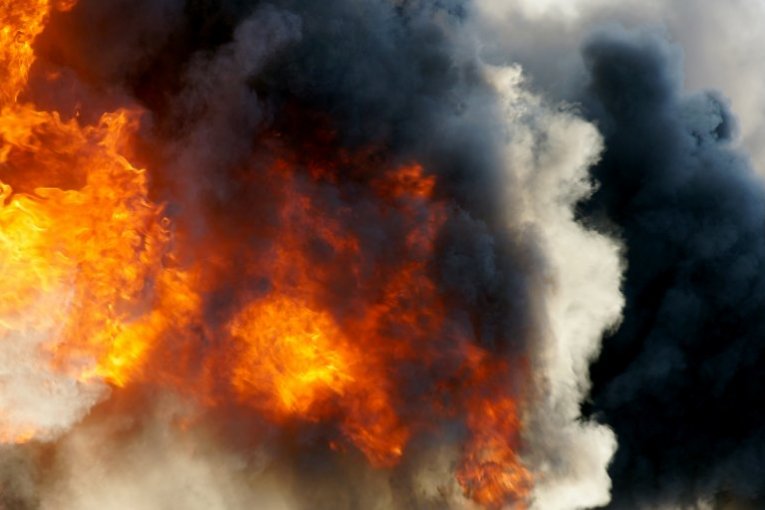 Zapalio cigaretu na benzinskoj pumpi i izazvao eksploziju! (VIDEO)