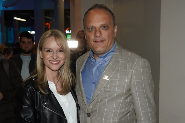 Izvršitelji joj na VRATIMA, a kad vidite koliki joj je dug, NEĆETE VEROVATI!