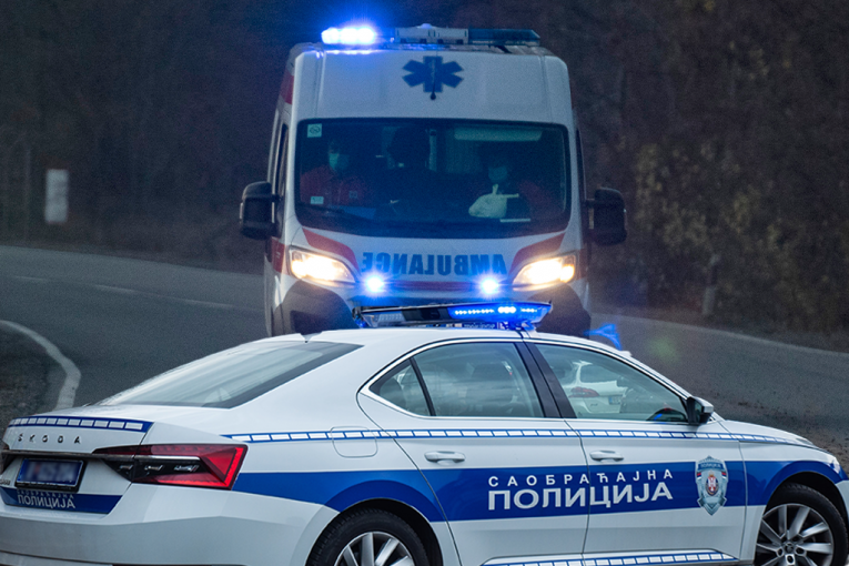 U AUTU KOJI JE SLETEO U JEZERO KOD ČAČKA BILI MUŠKARAC I ŽENA! U toku je pretraga vode, sumnja se da je vozilo potonulo!