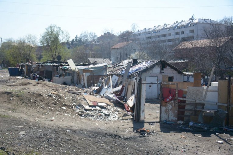 SLOVENIJA NA UDARU KRITIKA: Usvojen represivni zakon protiv Roma