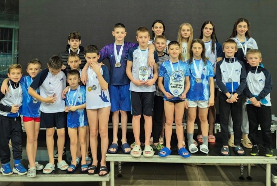 Plivačima Flipera 52 medalje i drugi ekipni pehar u sezoni