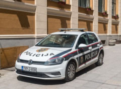 Policijska akcija u migrantskom kampu Blažuj, pronađena droga