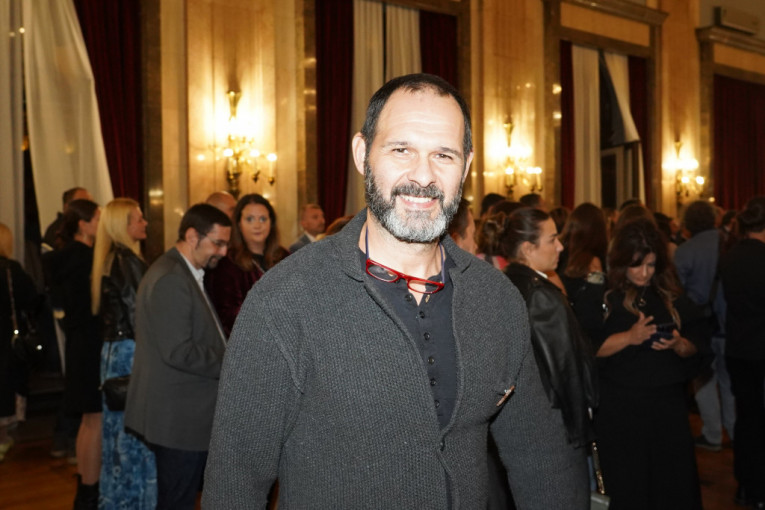 Doktori mu predali rezultate krvi, a onda su mu saopštili šta mu se dešava sa životom!