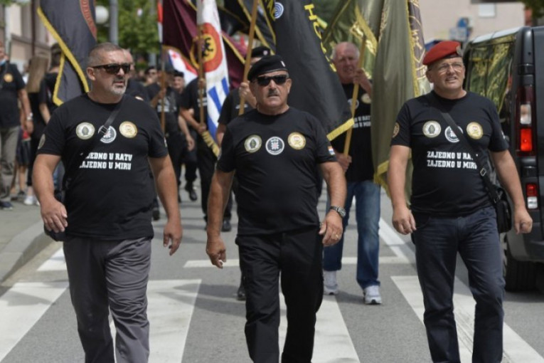 SKANDAL U SPLITU! Na adventu pevaju ustaške pesme svi uglas