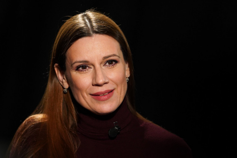 DA LI ZNATE KO JE ĆERKA MINE LAZAREVIĆ?! Svakodnevno je viđate, a ni ne znate da je to ONA! (FOTO)