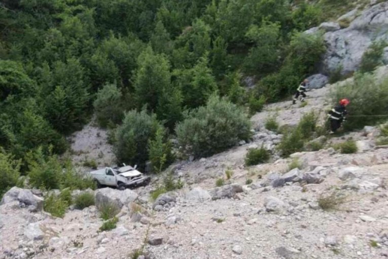 Muškarac pao u provaliju duboku 70 metara, izdahnuo na licu mesta