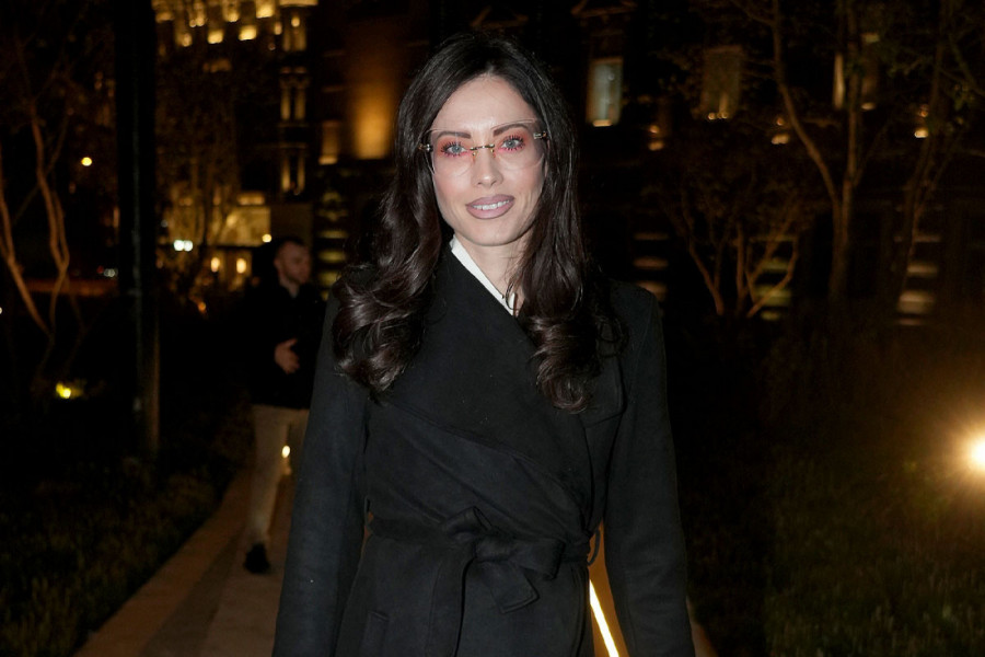 Golo rame i besan nakit, a evo i od koga se ne odvaja! (FOTO)