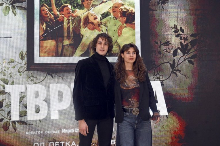 POSLEDNJA SCENA „TVRĐAVE“ RASPLAKALA SRBIJU! Serija završena REČIMA KOJE PARAJU DUŠU!