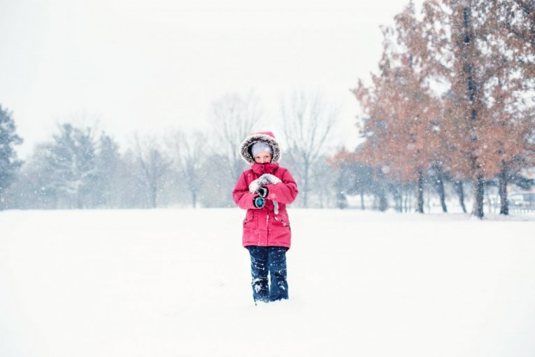 PLAKAO KAO KIŠA, NIJE ZNAO ŠTA DA RADI! Muškarac video malu Anu samu na ulici i uradio JEDINU STVAR KOJA JU JE SPASILA! Policija otkrila JEZIVU ISTINU O NJENOJ PORODICI (VIDEO)