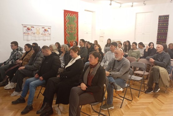 Simboli srpske državnosti utkani u različite motive