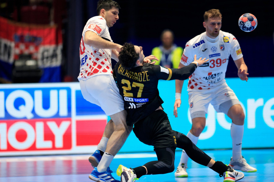 ŠOKIRAĆE VAS IZBOR: Hrvati pobedili Island, pa uglas zapevali – TOMPSON NA APARATIMA!