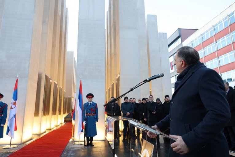 "ŽIVEĆE OGNJIŠTE": Počela proslava Dana Republike Srpske, državni vrh Srbije i Srpske zajedno u Banjaluci! (FOTO, VIDEO)