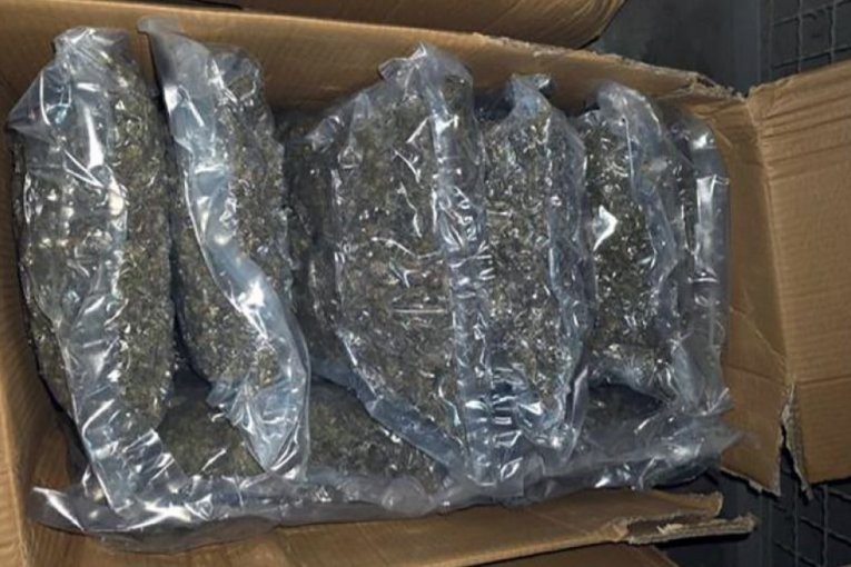 U BEOGRADU ZAPLENJENO OKO 100 KILOGRAMA MARIHUANE! Droga bila upakovana u 10 kutija, diler uhapšen!