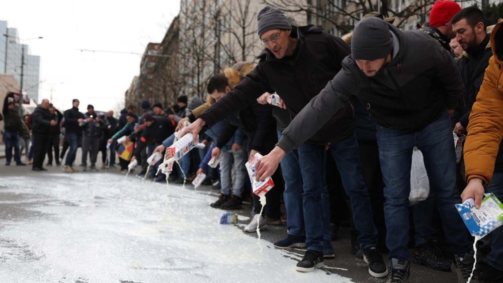 Ekspert za kvalitet hrane: Uvoz mleka u Srbiju može da se kontroliše taksom i detekcijom surogata – Ekonomija