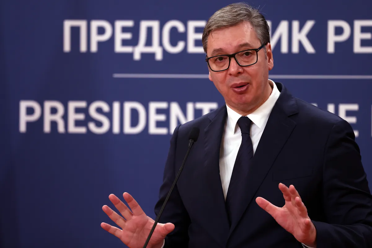 Vučić tvrdi da je spreman da sa EU prispita Mrdićeve zakone