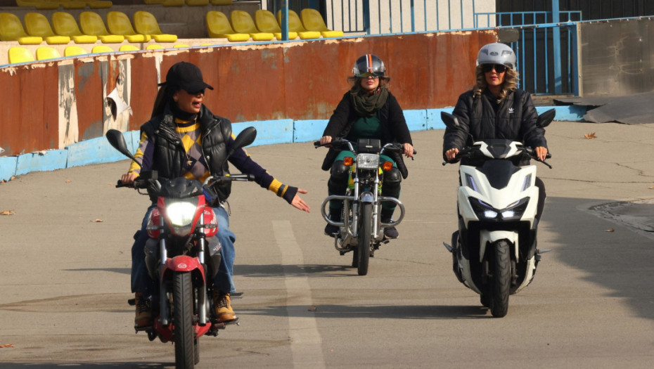 Ženama u Iranu dozvoljeno upravljanje motociklima