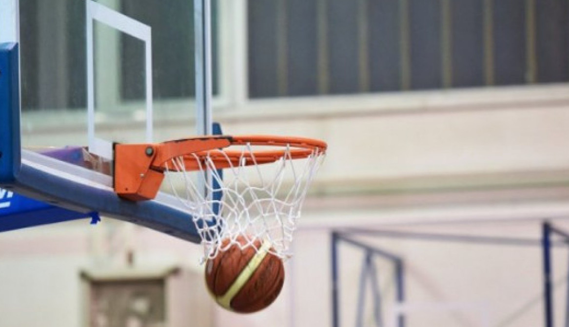 UŽAS U ŽELEZNIKU: Jeziv pad košarkaša FMP na meču ABA lige – evo u kakvom je stanju! (VIDEO)