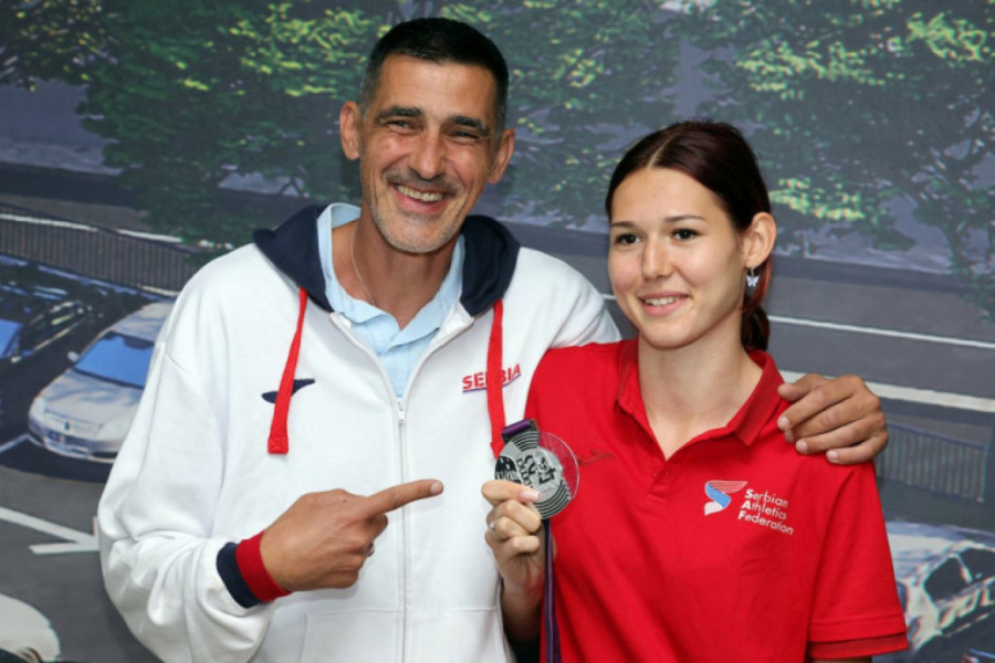 PONOSNI TATA: Dragutin Topić nakon nacionalnog rekorda mezimice RAZNEŽIO i one najtvrđeg srca! (FOTO)