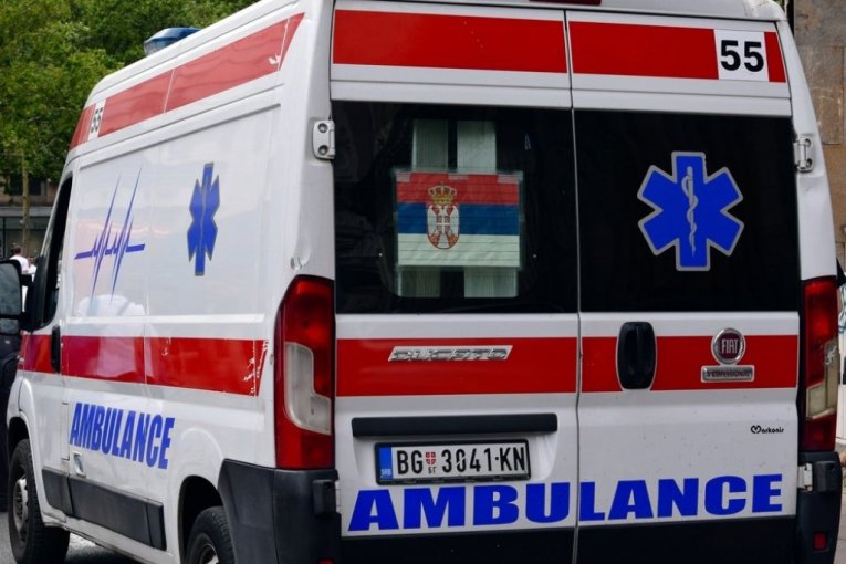 Maloletnik u teškom stanju, petoro mladih povređeno!