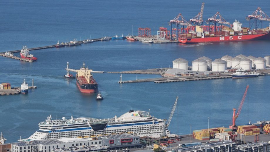 Iran je zatvorio Ormuski moreuz, jedna od najvažnijih svetskih ruta za izvoz nafte sa Bliskog istoka: Posledice toga u SAD nisu zabeležene od 2005. – Svet