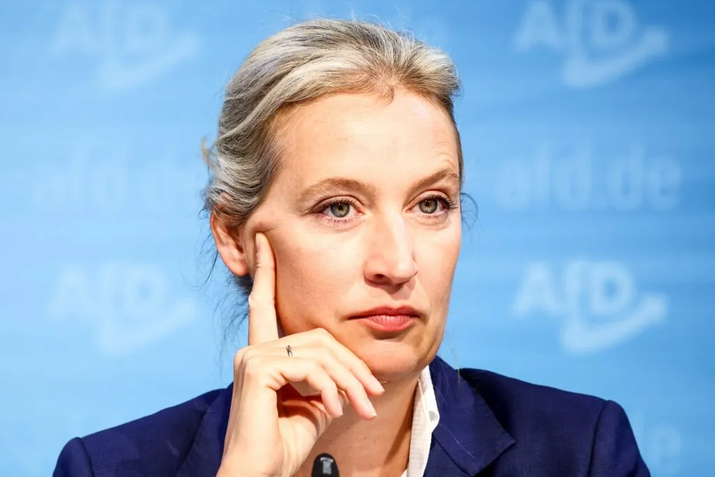 Nemci koji slave Hitlerov rođendan i zalažu se za proterivanje Srba iz Nemačke glavni su naprednjački saveznici