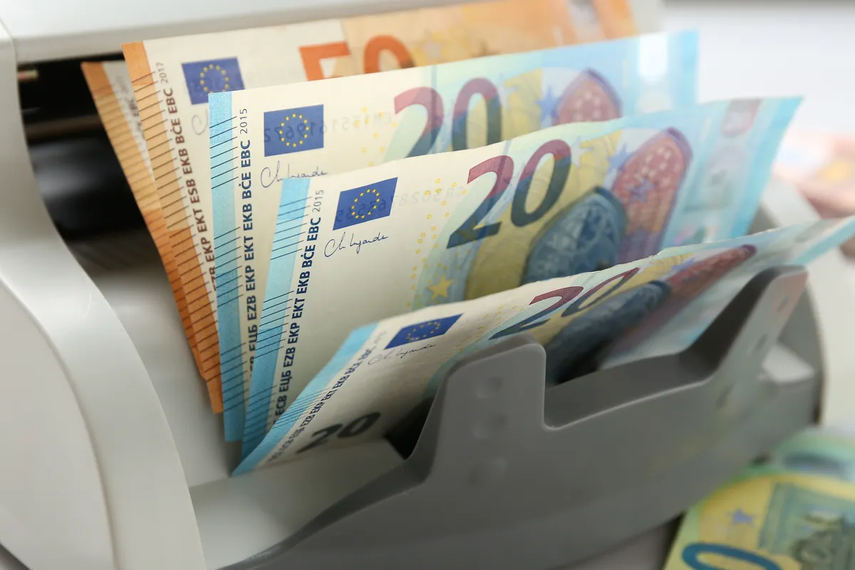 Od maja za građane Srbije lakše plaćanje u evrima – Vesti iz Srbije, regiona i sveta