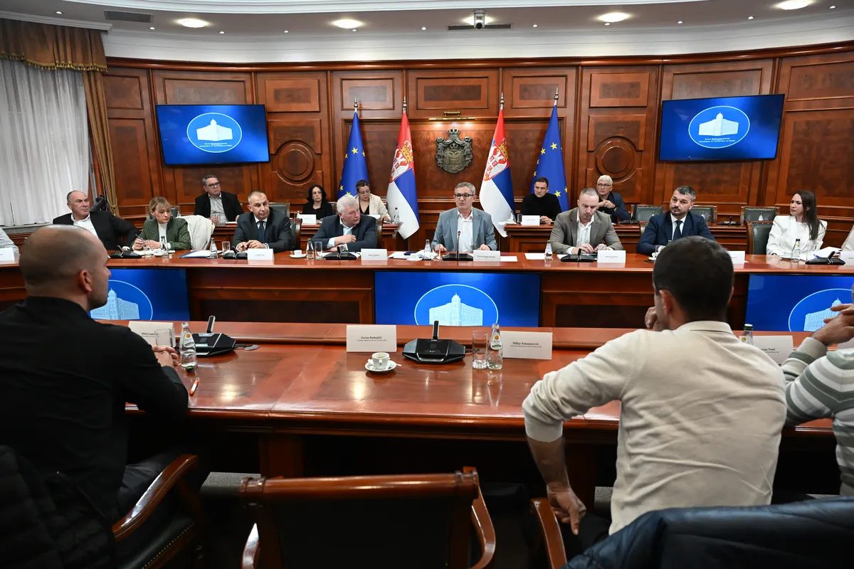 Vlada saopštila: Dogovorili se predstavnici Ministarstva poljoprivrede, proizvođača mleka, mlekara, uvoznici