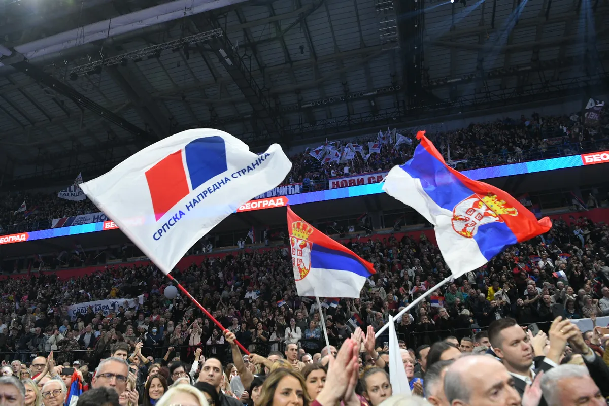 „Arena, skup u trajanju od 2h, 3.000 – isplata odmah“: Kako naprednjaci organizuju podršku na mitingu