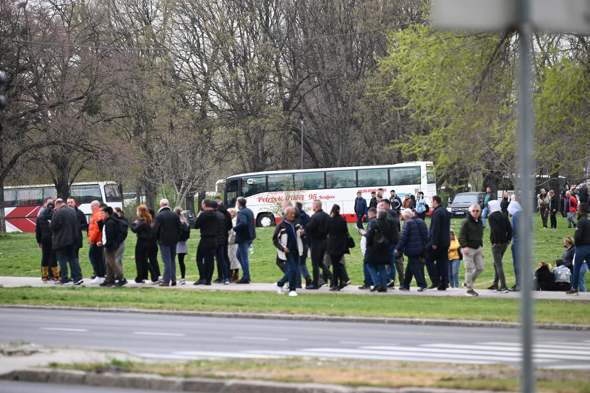 Ko je zloupotrebio državna vozila za prevoz na skup SNS u Areni