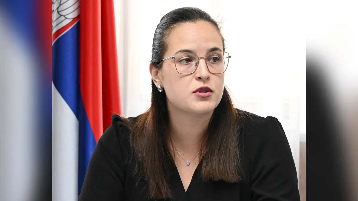 Paralelni svet ministarke Pavkov: Hvali se da ne poznaje nezaposlenu osobu, dok je u njenom sektoru hiljade dobilo otkaz