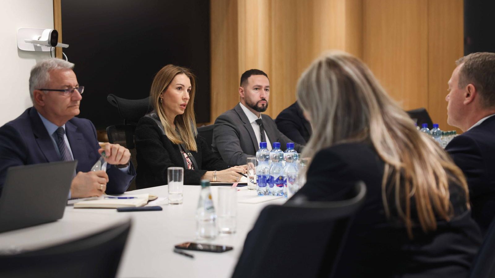 Ministarka energetike i direktor NIS-a razgovarali o snabdevanju tržišta gorivom – Ekonomija