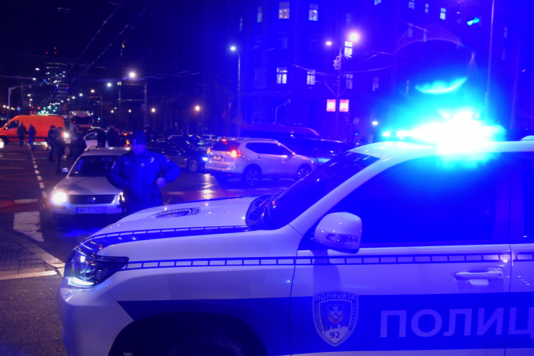 DRAMA U BEOGRADU! Probili policijsku blokadu, nastala jurnjava po celom gradu, pa KOLIMA SLETELI U KANAL!