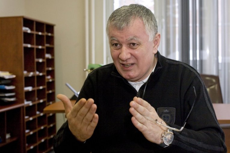 „POSLEDNJI POZDRAV…“! Porodica se potresnim rečima oprostila od čuvenog biznismena Miše Omege