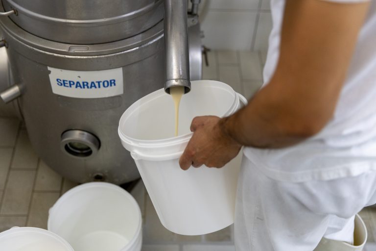 Dogovorili se predstavnici Ministarstva poljoprivrede, proizvođača mleka, mlekara, uvoznici – Ekonomija