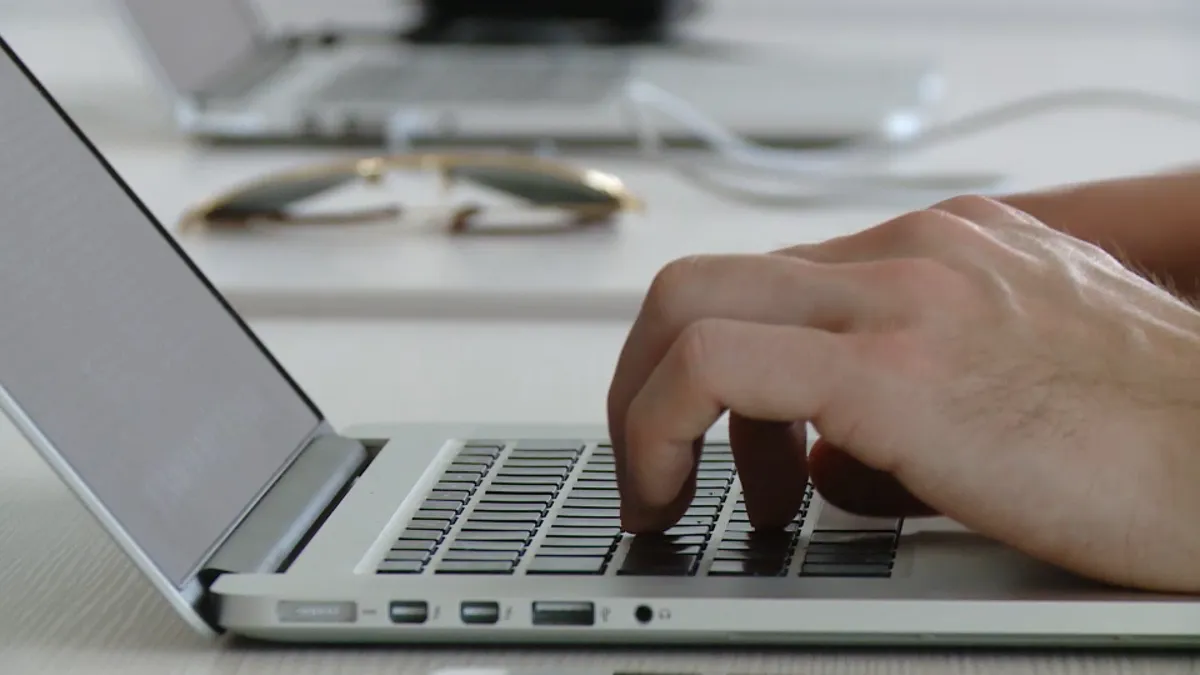 Mejlom u 6h ujutru Oracle otpustio gotovo 30.000 zaposlenih odjednom – uštedu će, kažu, ulagati u AI – Vesti iz Srbije, regiona i sveta