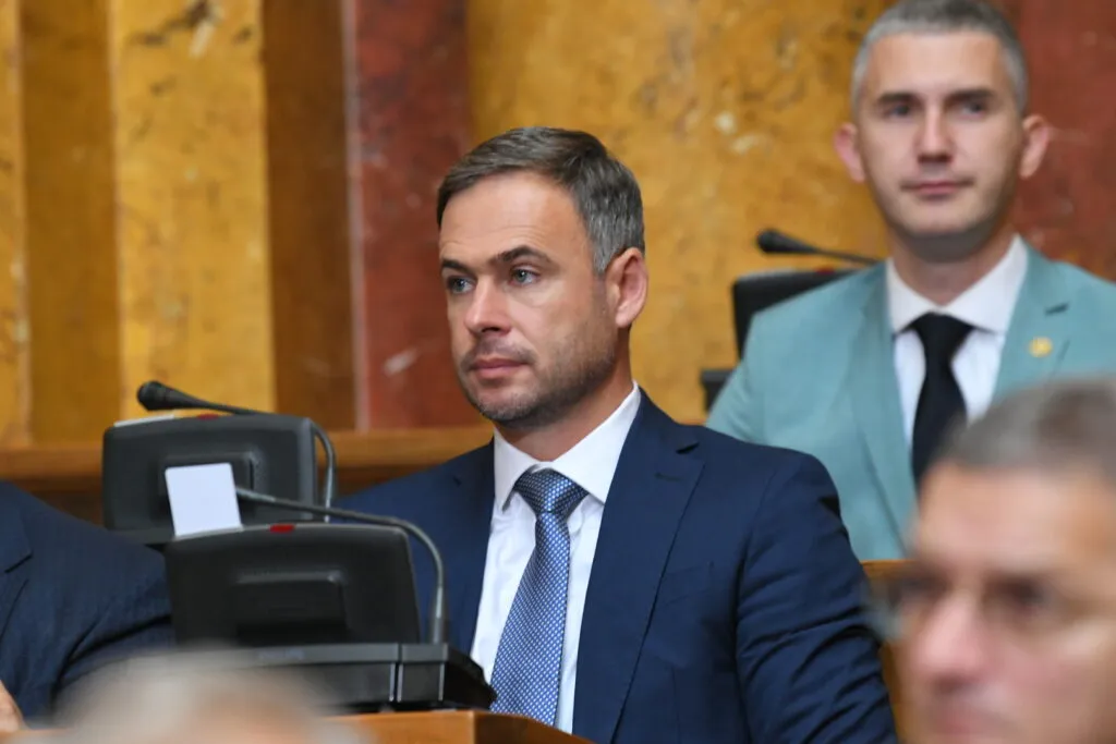 BLOG UŽIVO Opozicija kaže da je Đuro Macut honorarni premijer: Miroslav Aleksić o ministarki koju ne bi prepoznao na ulici