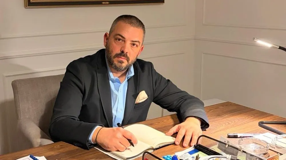 Poslanik Žarko Ristić: Glasanje o nepoverenju Vladi je prevara, pozivam sve poslanike da napuste Skupštinu