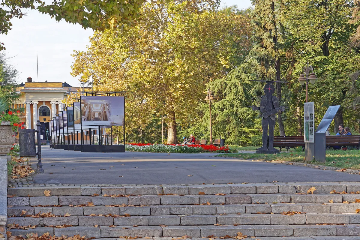 Humanitarna izložba „Ono što ostaje u boji“ u Paviljonu Cvijeta Zuzorić