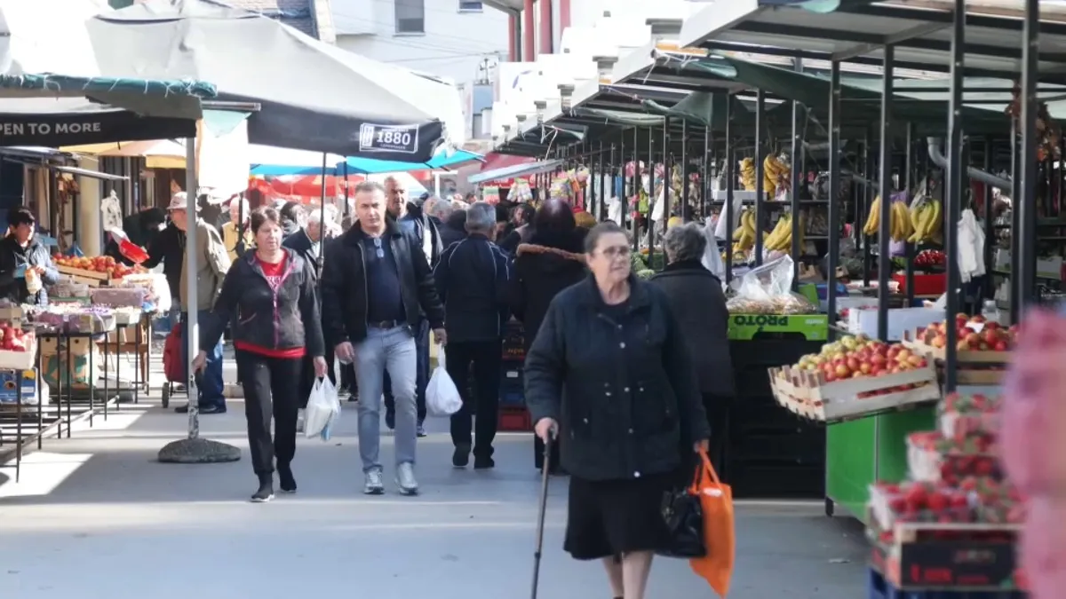 Pijace pune, novčanici prazni: Uskršnja trpeza ove godine biće znatno siromašnija