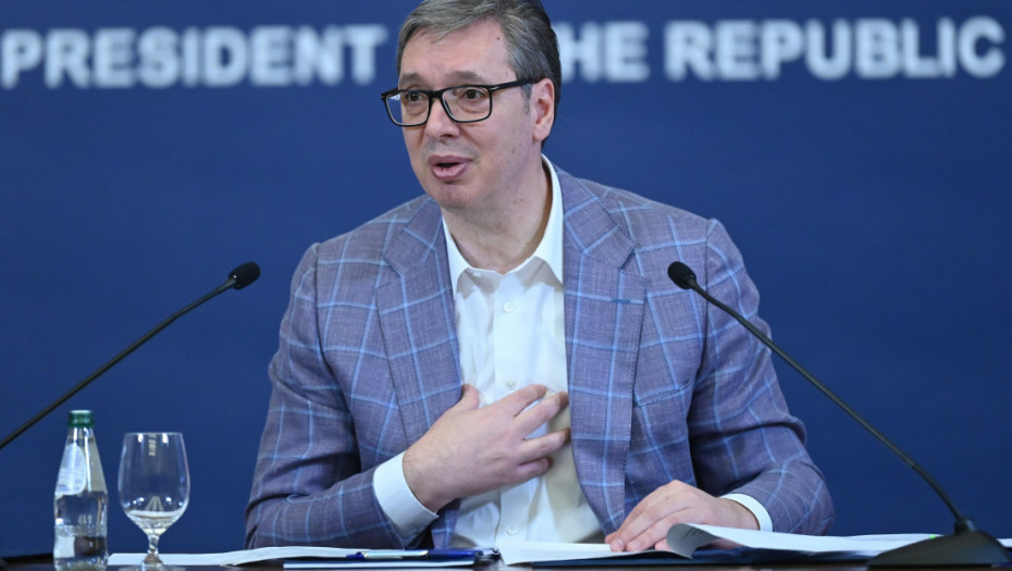 Vučić se izvinio studentima zbog izjave Borisa Bratine