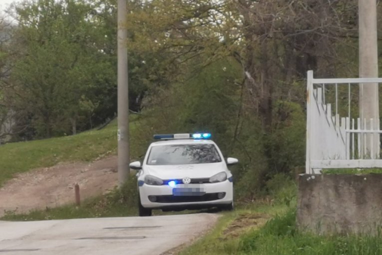 SEKIROM ODRUBIO GLAVU BRATU KOD ČAČKA! Horor u Gornjoj Trepči od koga podilazi JEZA, tada otkriveno da misterija zločina počinje od JEDNOG DOGAĐAJA!