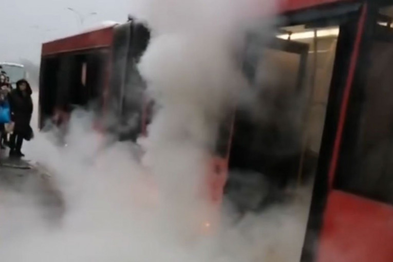 VELIKA DRAMA NA BEŽANIJSKOJ KOSI! Zapalio se autobus!